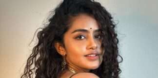 Anupama Parameswaran Glamorous Poses (8)