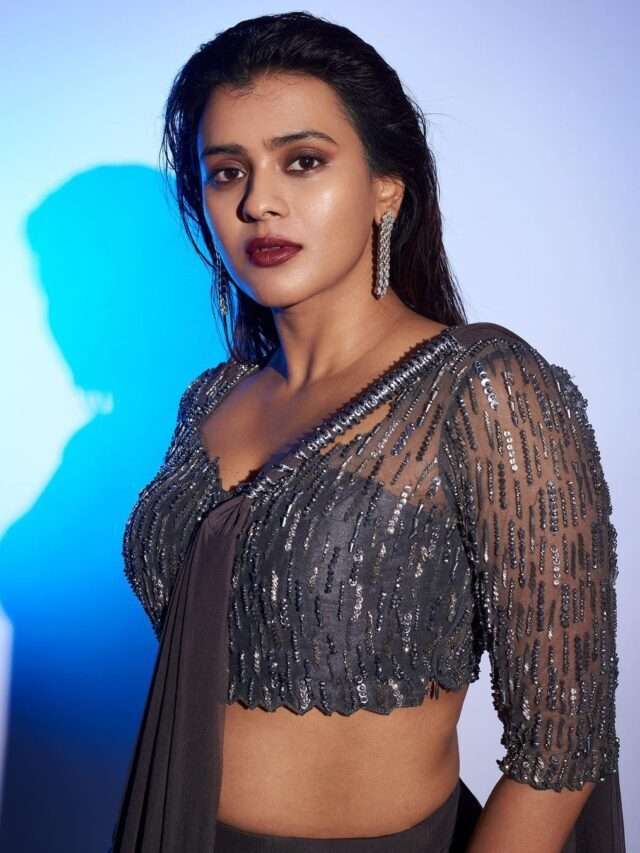 Hebah Patel Hot Looking With Wet Hair