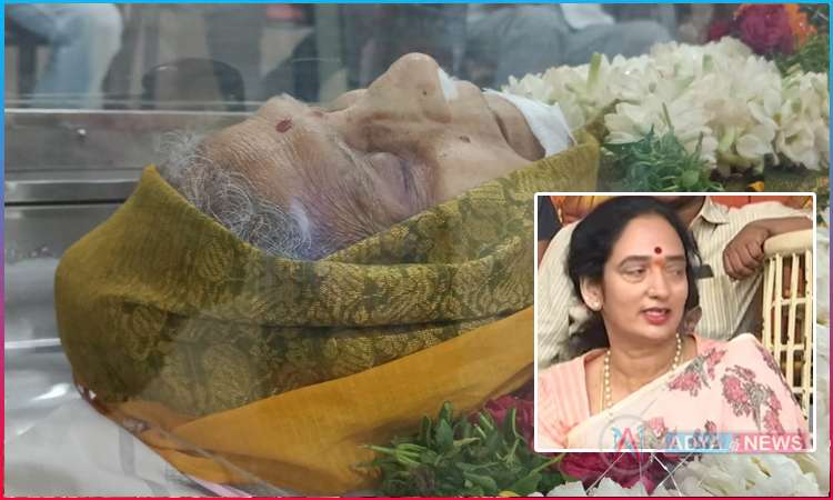 Krishnam Raju Wife Shyamala Devi mourns to K Vishwanath's wife