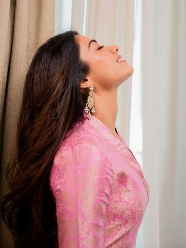 Rashmika Mandanna Glamorous Looks