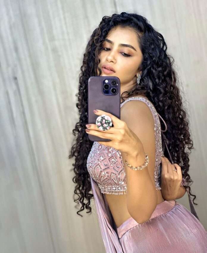 Anupama Parameswaran Cute Photos (11)