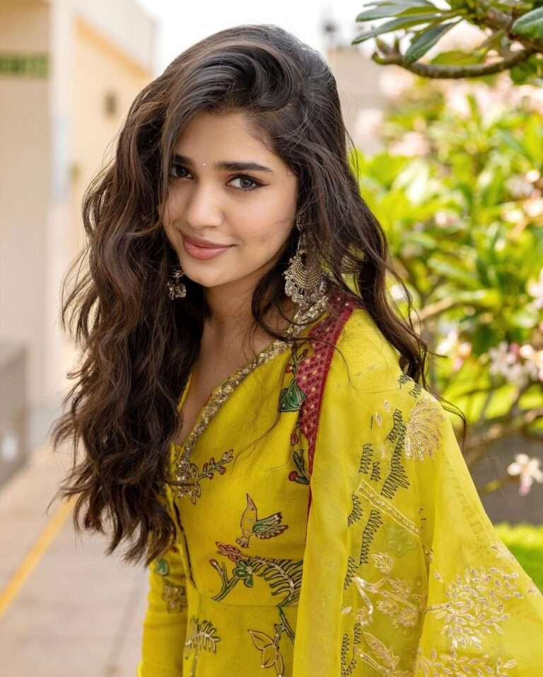 Krithi Shetty Dazzling Clicks in Green Dress (14)