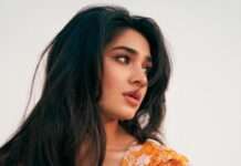Krithi Shetty Hot Show (11)