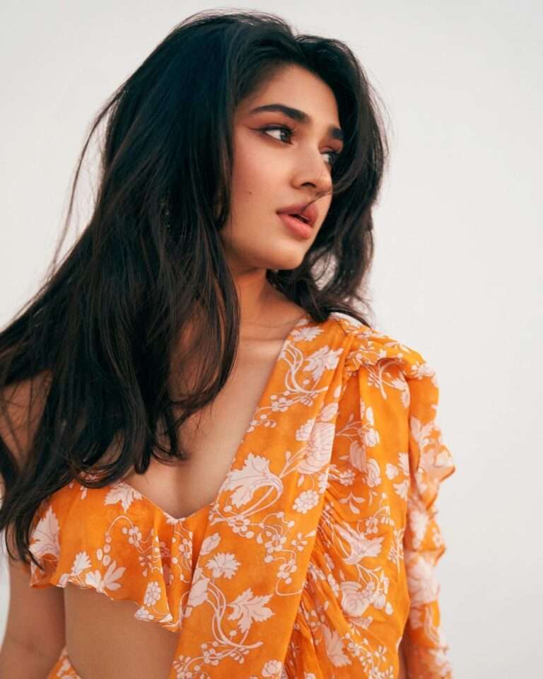 Krithi Shetty Hot Show (11)