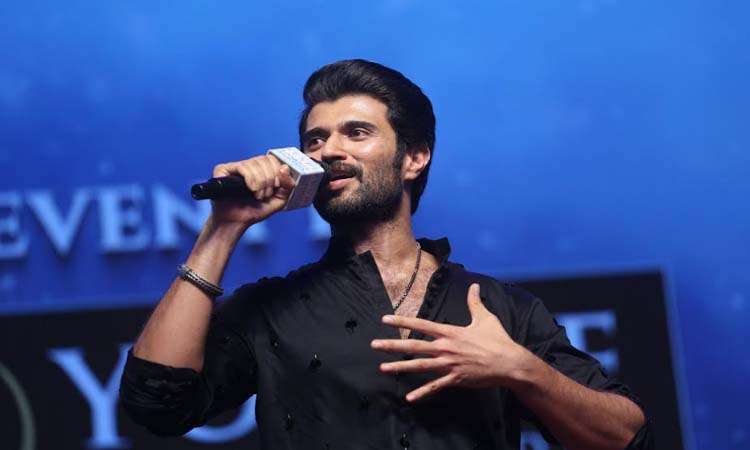 విజయ్‌ దేవరకొండని ఎవరు తొక్కేస్తున్నారు!