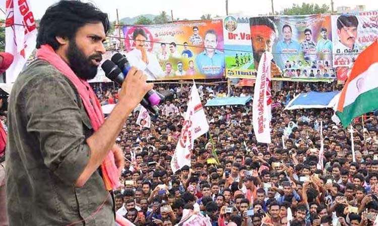 పవన్‌ను మించి జనసైనికులు అతిచేస్తున్నారా?
