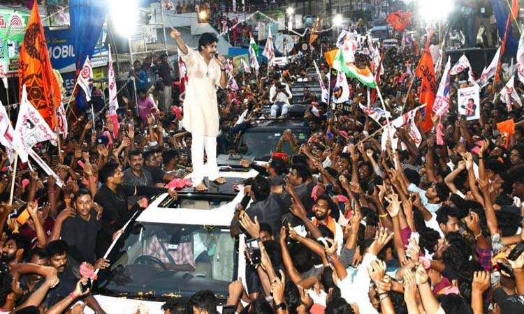 ఏపీ క్రాస్ రోడ్స్‌లో పవన్‌!