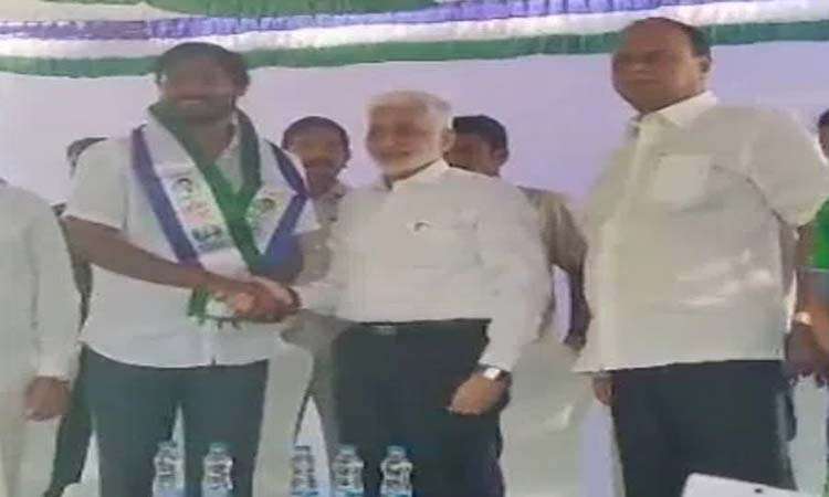 వలసల పర్వం…వైసీపీలోకి జనసేన నేతల క్యూ!
