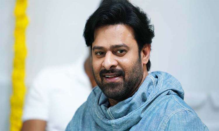 రెబల్ స్టార్ ఫ్యాన్స్‌కి బర్త్‌ డే ట్రీట్ రెడీ!