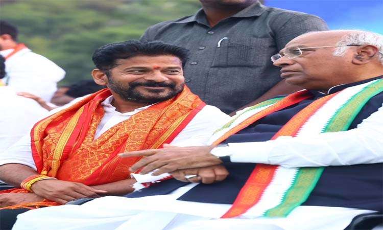 తెలంగాణ సీఎంపై ఖర్గే సంచలనం..వారికి షాకే!