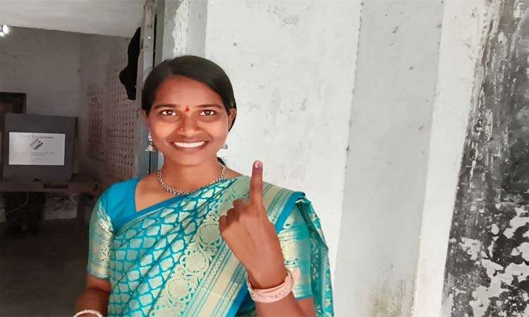 లోక్ సభ బరిలో బర్రెలక్క..ఎక్కడి నుండో తెలుసా?