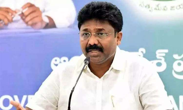 ఒకే ఫ్యామిలీలో మూడు టికెట్లు..జగన్‌ రూటే సపరేట్‌!