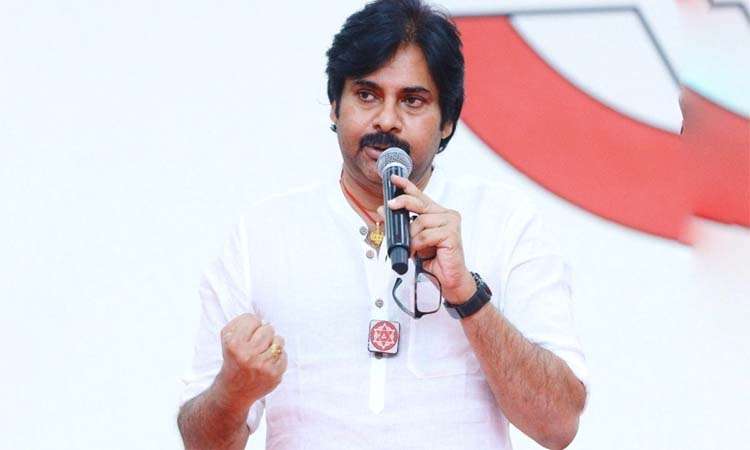 వారిద్దరి మధ్యలో పవన్ కరివేపాకేనా?