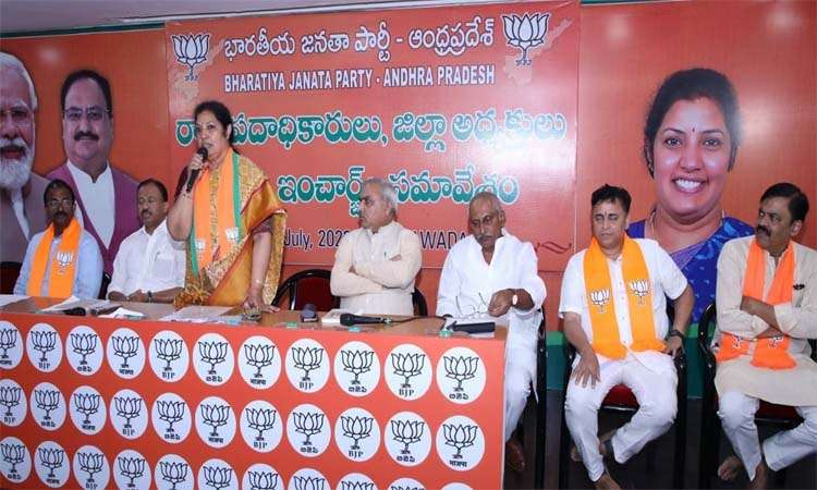 పదిలో బీజేపీ గెలిచేది ఎన్ని?