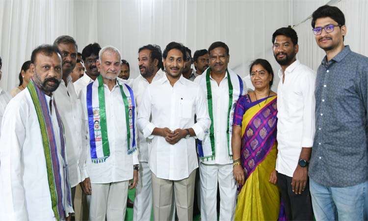 కోడుమూరులో టీడీపీ ఖాళీ..