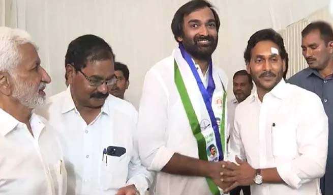 జగన్ సమక్షంలో వైసీపీలో చేరికల పర్వం