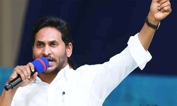 భూములు ఇచ్చేవాడిని లాక్కునే వాడిని కాదు:జగన్