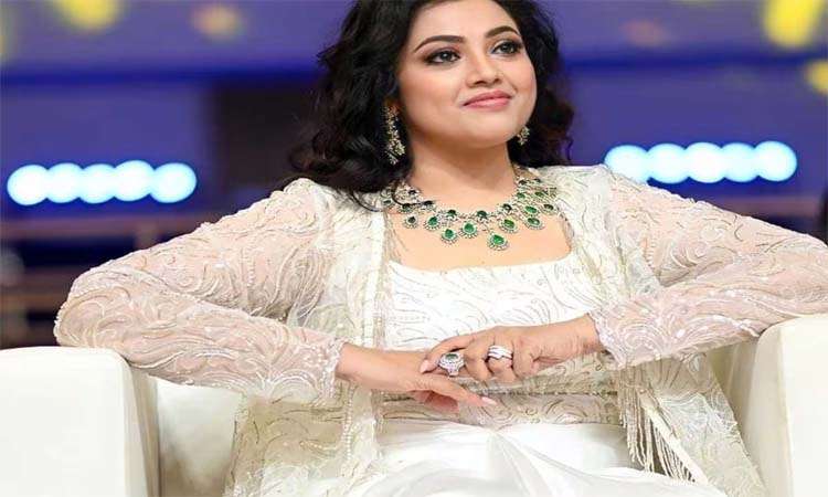మీనాపై నిర్మాత సంచలన కామెంట్స్!