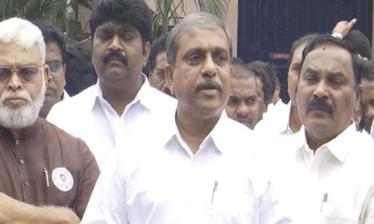 ప్రశ్నిస్తే తప్పుడు కేసులు..మాకు ఇదే నేర్పిస్తున్నారా?