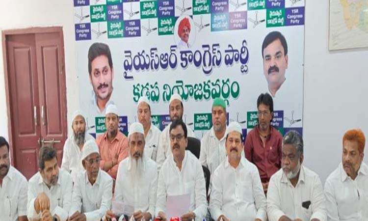 బీజేపీపై ప్రేమతో మైనారిటీల పట్ల నిర్లక్ష్యమా?