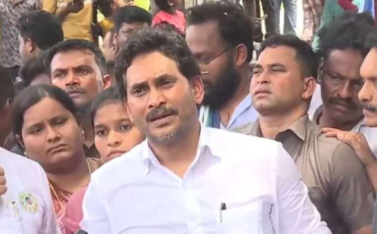 చంద్రబాబును రోడ్డుపై కూర్చోబెట్టి కొడతారా?