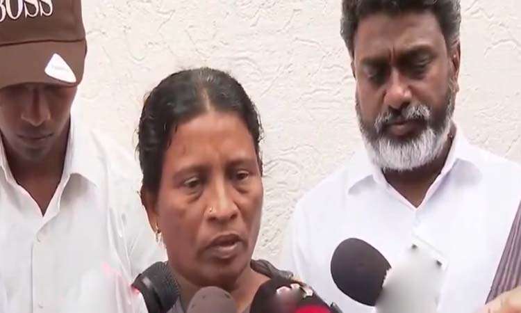బెదిరించి..కాగితాలపై సంతకాలు తీసుకున్నారు!