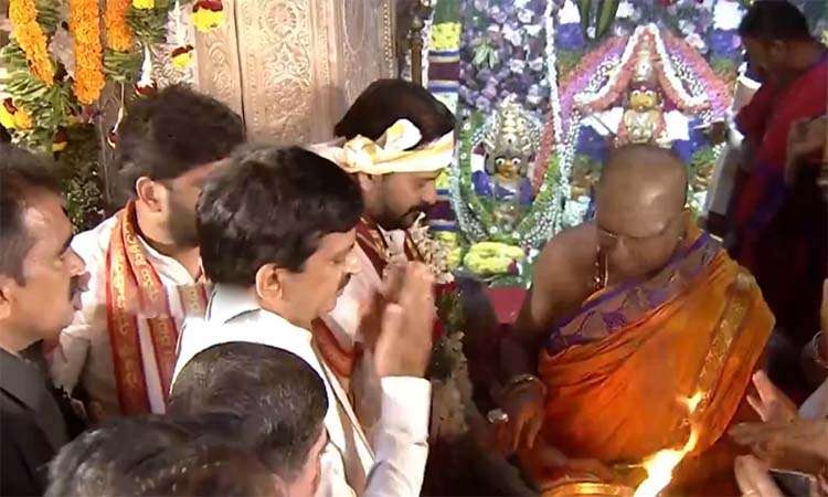 అమ్మవారికి బోనం సమర్పించిన సీఎం రేవంత్