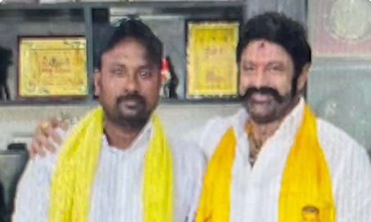 టీడీపీ నేతల అరాచకం..ఉద్యోగం కావాలంటే!