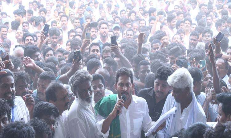 ఏ సమస్య వచ్చినా అండగా జగన్!
