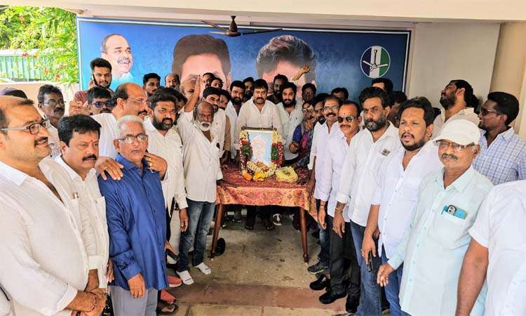 ఘనంగా వైఎస్ జయంతి వేడుకలు