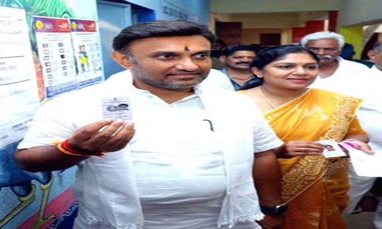 సైబర్ నేరగాళ్ల వలలో బీజేపీ ఎంపీ భార్య!