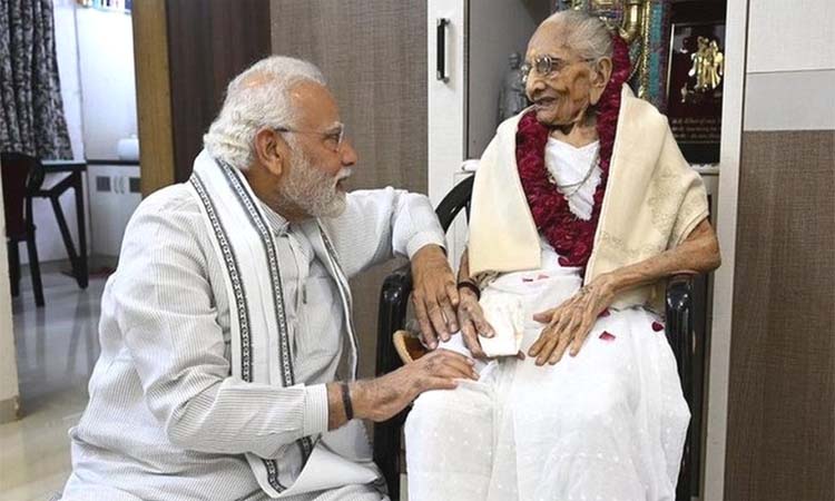 నా తల్లిని అవమానించారు..మోదీ భావోద్వేగం