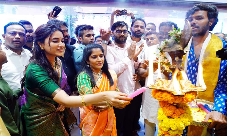 అల్లకాస్.. ఎనీవేర్.. ఎవ్రీ వేర్