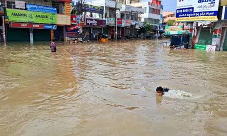 నీట మునిగిన వరంగల్