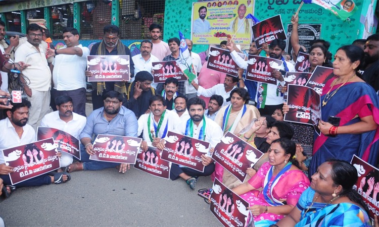 మహిళలకు రక్షణ కల్పించలేరా?