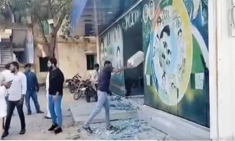 హిందూపురం వైసీపీ నేతలపై కేసు