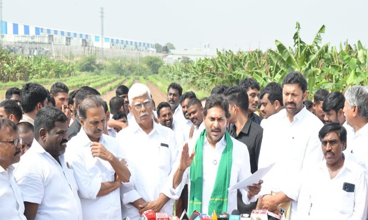రైతులు కష్టాల్లో ఉంటే అండగా నిలబడలేరా?