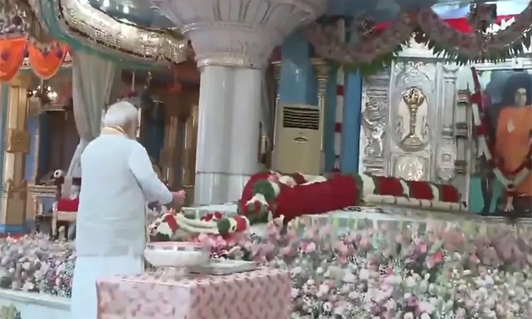 సత్యసాయికి ప్రధాని మోదీ నివాళి