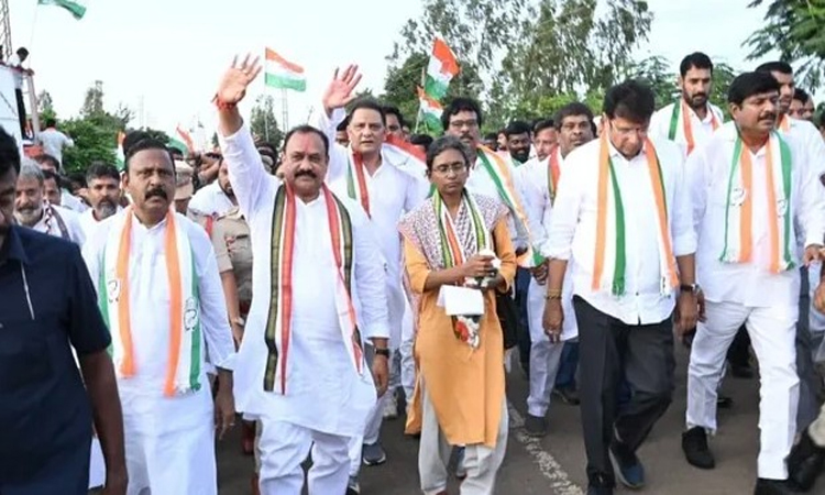 జిల్లాల పర్యటనకు మీనాక్షి నటరాజన్