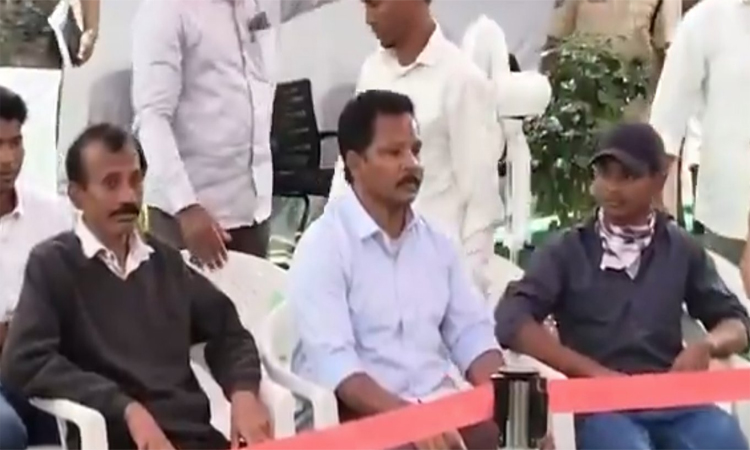 లొంగిపోయిన మావోయిస్టు బర్సే దేవా