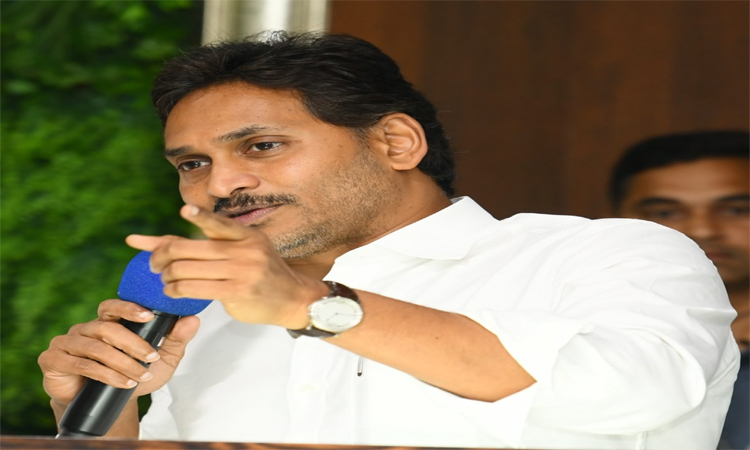మళ్లీ జనం మధ్యలోకి వస్తా: జగన్