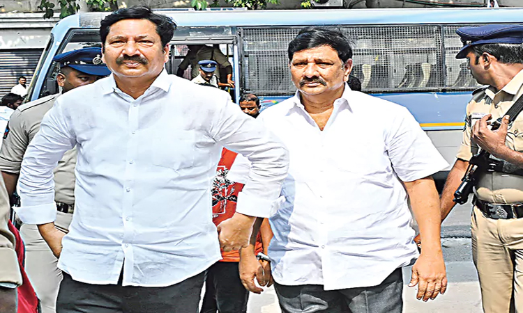 జోగి రమేష్ సోదరులకు ఊరట