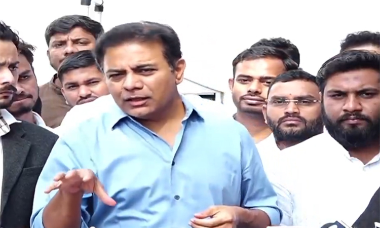 రాహుల్ గాంధీపై కేటీఆర్ ఫైర్