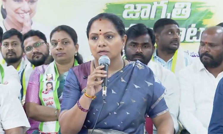 హరీష్ రావు గుంట నక్క..కవిత ఫైర్!