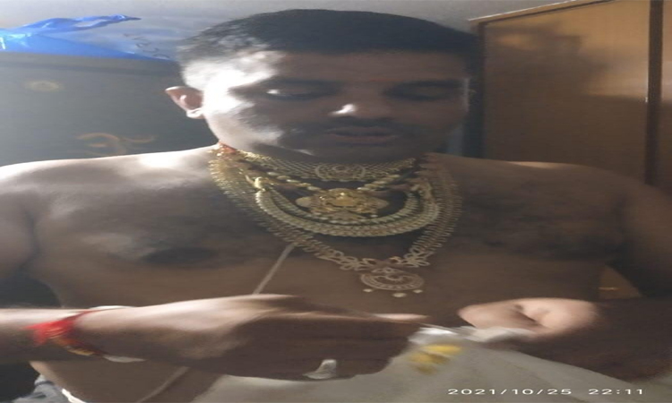 ప్రియుడితో భర్త..భార్యకు నిజం తెలిసి!
