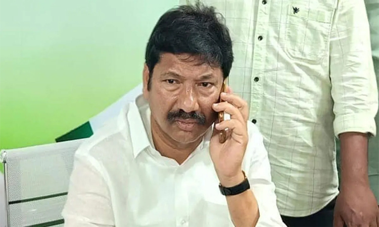 నన్ను చంపాలని చూస్తున్నారు!