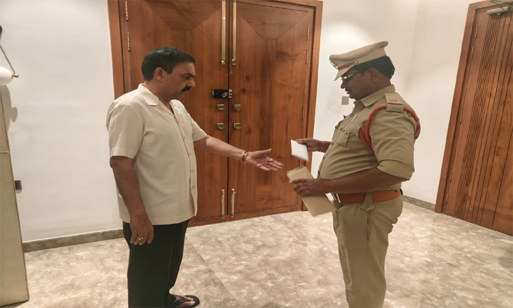 మాజీ మంత్రి కాకాణికి పోలీసుల షాక్!