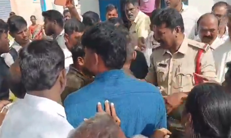 టీడీపీ ఎమ్మెల్యే బండారు శ్రావణికి చేదు అనుభవం