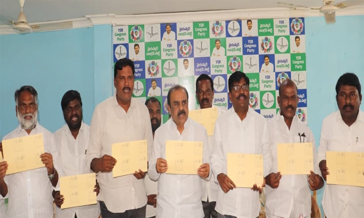 ఆర్డీటీ పరిరక్షణకు వైసీపీ పోస్టు కార్డు ఉద్యమం..