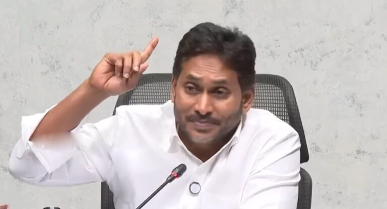 మోసానికి షర్టు, ఫ్యాంటు వేస్తే ..చంద్రబాబు!